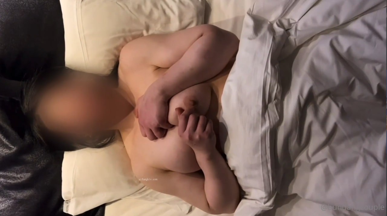 2022-6-13【锤子丶探花】高端气质眼镜妹，颜值性格超好，互摸调情主动骑乘，浪叫呻吟好听